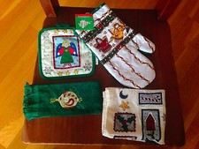 *BRAND NEW* HOLIDAY POT HOLDERS & TOWELS 