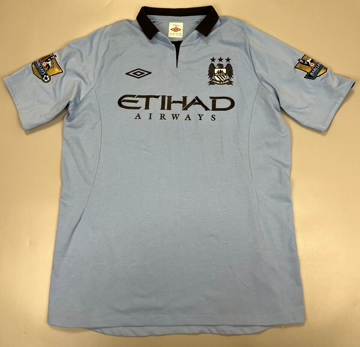 UMBRO　2012〜13 マンチェスターシティ　アグエロ　長袖　日本L相当 新品】【アンブロ正規品】マンチェスターシティ 襟付長袖 2012