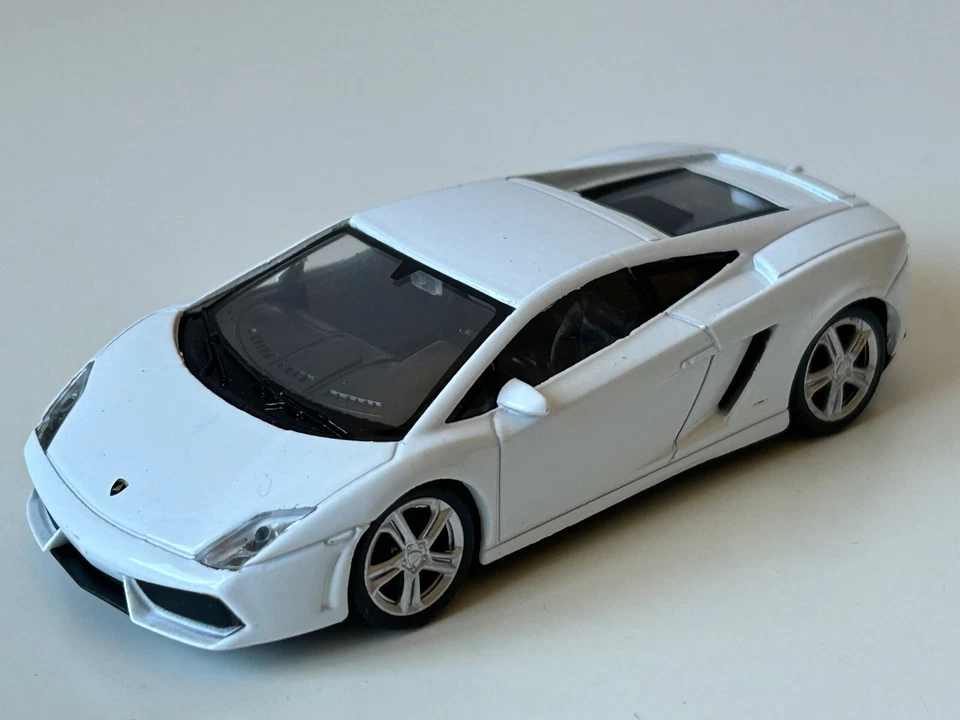 Lamborghini Gallardo LP 560 Italian Car Model Metal Diecast Toy White 1:43 Welly - Image 3 of 4