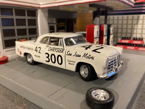 Rare 1956 Chrysler 300 Oval Track Stock Car, Lee Petty, 1:43 Scale Team Caliber - Picture 6 of 9
