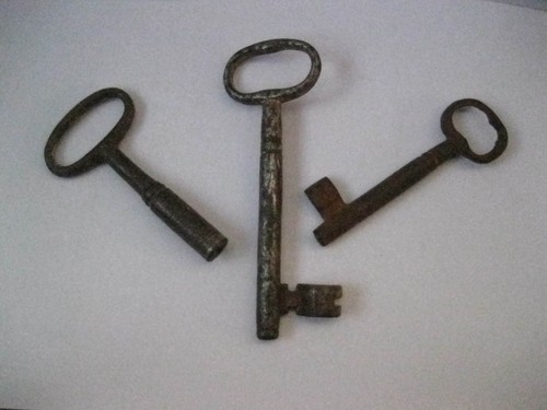 Cast Iron Keys - Skeleton Keys Old Locks & Clock Key - Picture 9 of 9