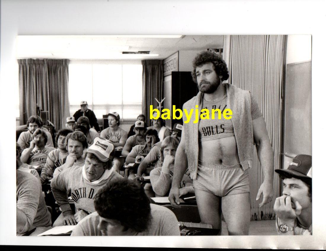 JOHN MATUSZAK ORIG 7X10 PHOTO HAIRY BELLY IN SHORTS 1979 NORTH DALLS FORTY  | eBay