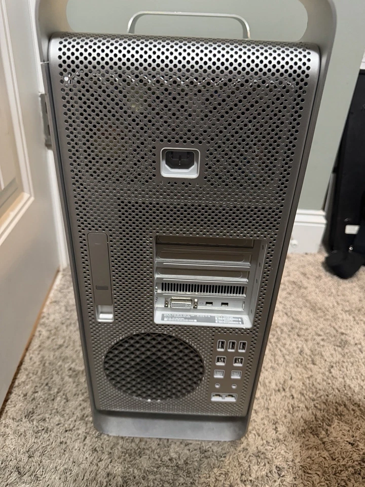 Apple Mac Pro 2012 2,4 GHz 6 núcleos Xeon 12 GB RAM 5 TB almacenamiento ATI Radeon HD 5770 Foto 3 de 4