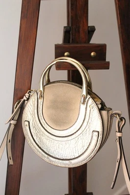 Chloé sac à main modèle Pixie en cuir doré - Photo 1/4