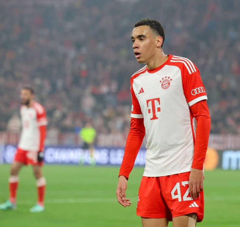 Bayern Munich 2023/2024 Home Jamal Musiala Long Sleeve Bundesliga