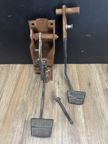 1988-1998 Chevy GMC Truck 1500 2500 3500 Clutch & Brake Pedals GMT400 OBS