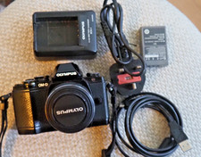 Olympus OM-D E-M10 16MP Black with 14-42 f3.5-5.6 