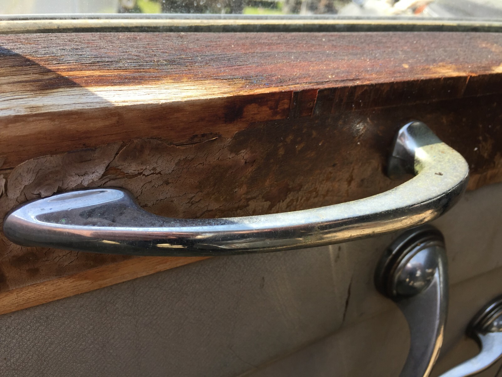 HANDLE FOR ROLLS ROYCE PHANTOM CLOUD BENTLEY. THE WORLDS LARGEST USED INVENTORY