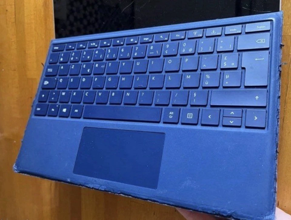 Microsoft Surface Pro 4 (Intel Core m3, 4 Go RAM, 128 Go SSD) 2-en-1 Portable... - Photo 3/4