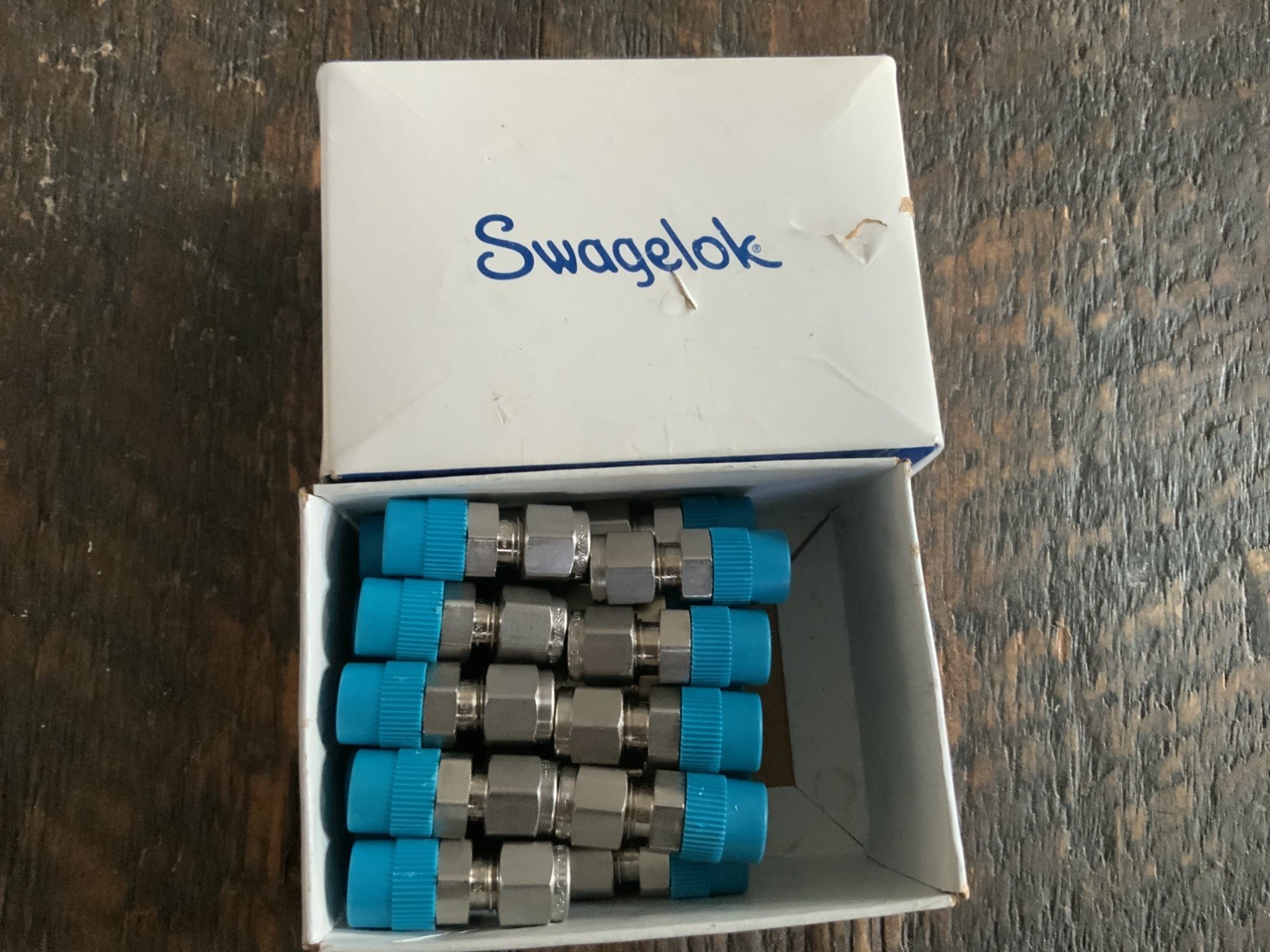 LOT OF 29 SWAGELOK SS-400-1-4 SS CONNECTOR FITTINGS