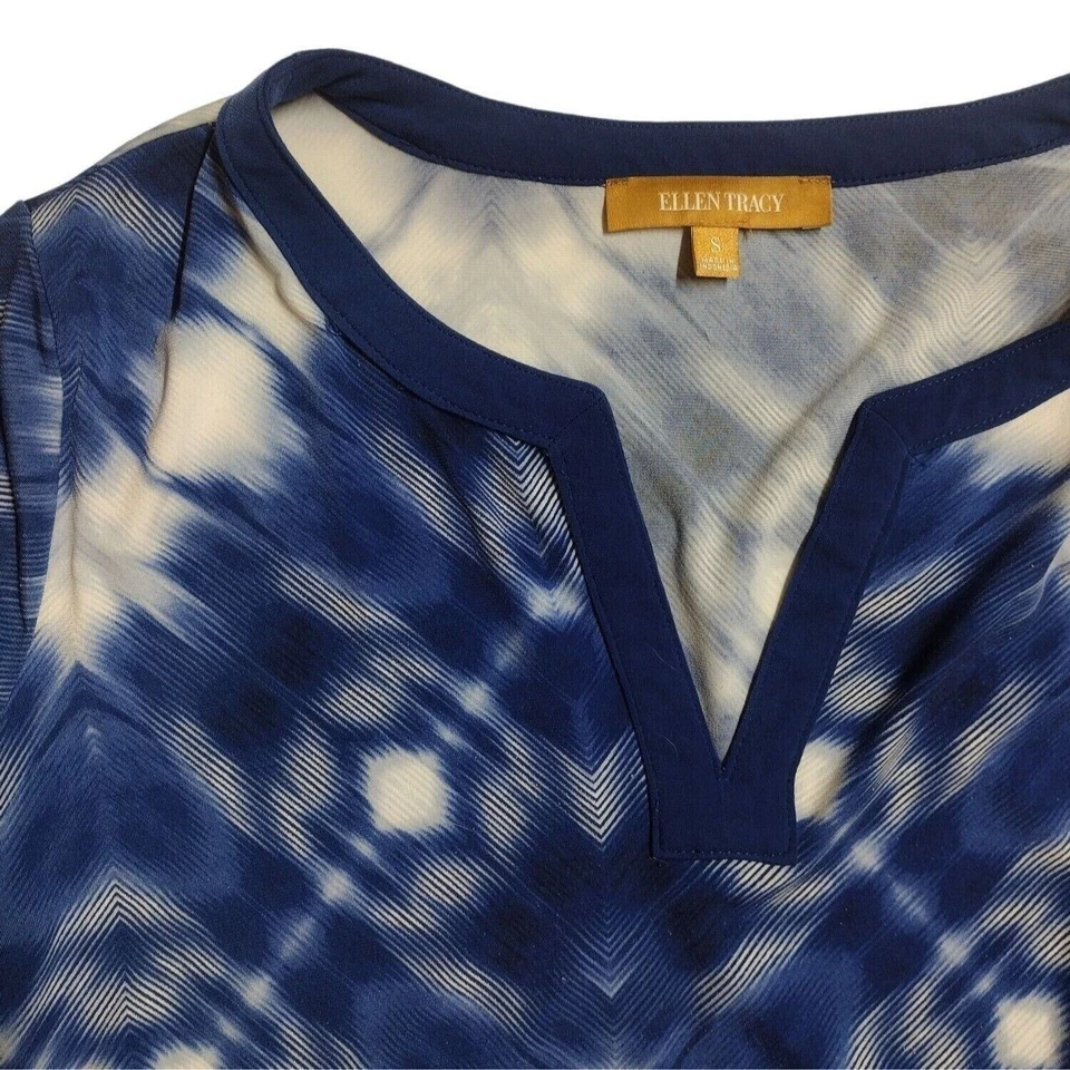 Túnica Ellen Geométrica Para Mujer Camisa Azul Pequeña Corbata Cintura Relajada Favorecedora Foto 2 de 4