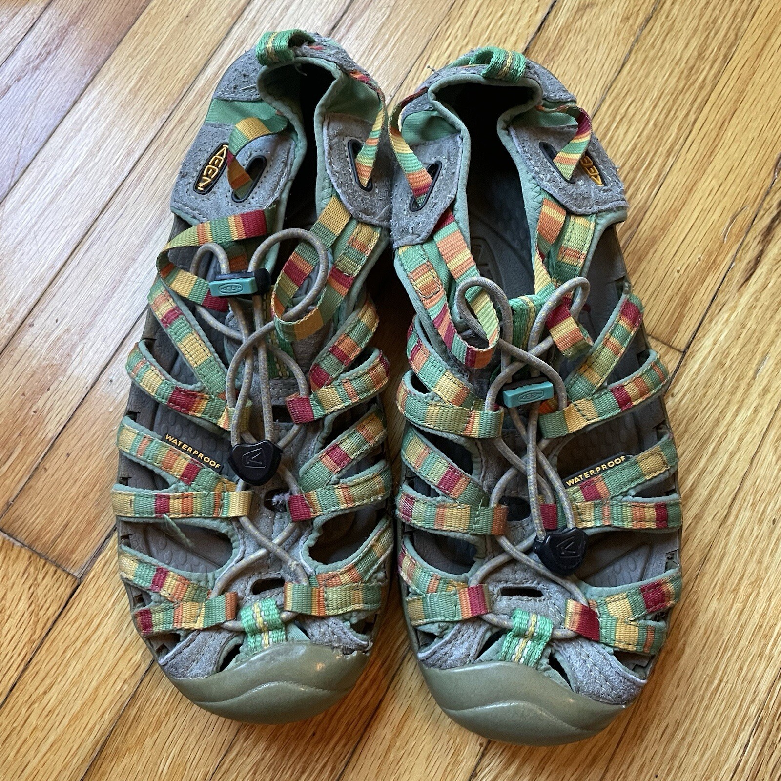 Sandali da acqua con cinturino Keen Newport H2 verde arcobaleno grandi per bambini taglia USA 5 EUR 38