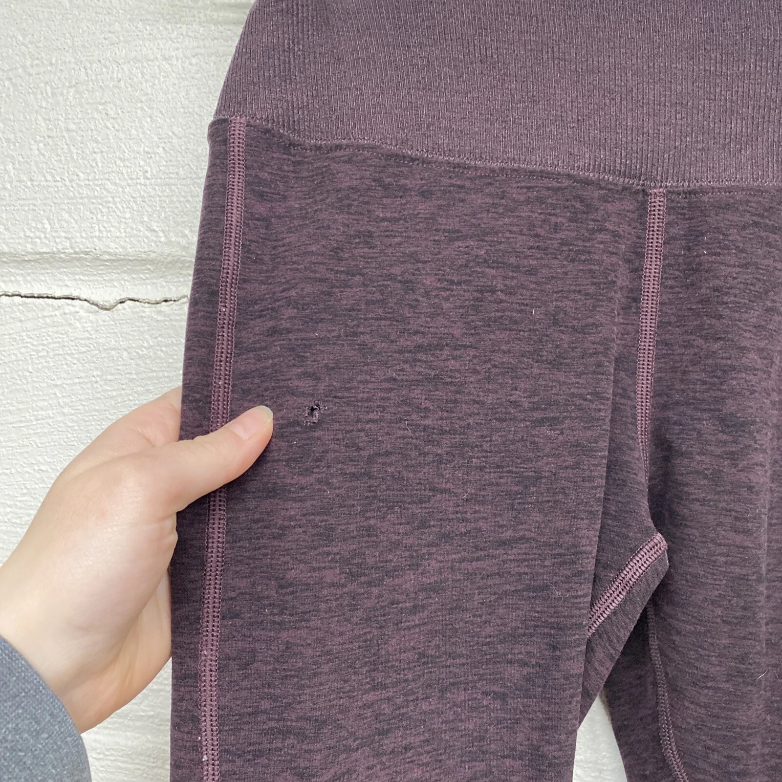 alo-yoga stretchy leggings