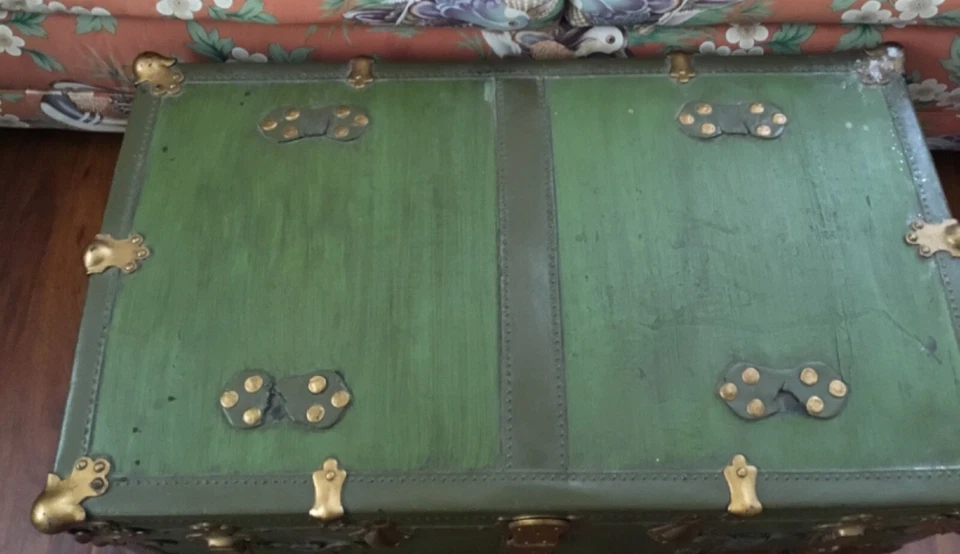 Antiguo baúl de vapor cofre ornamentado soportes de latón cerradura de águila cuero madera verde! Foto 4 de 4