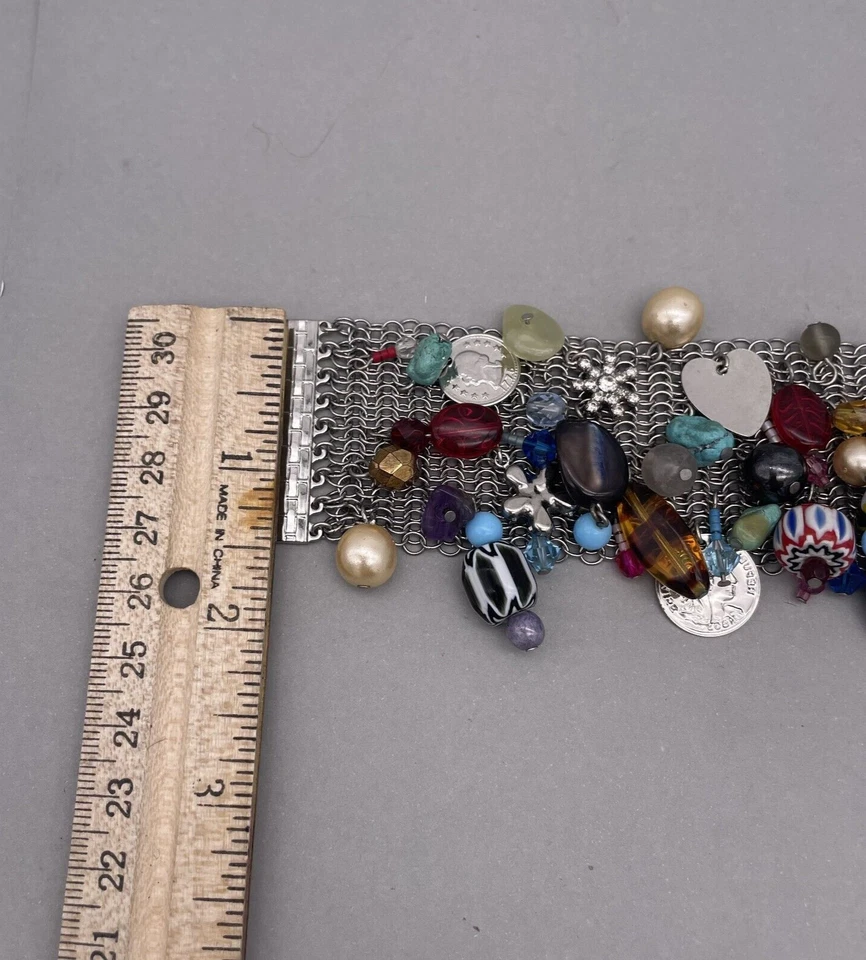 Pulsera Noir Multi Dije Malla Corazón Moneda Perla Estrás Tono Plata  Foto 4 de 4