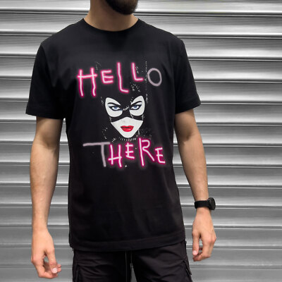 Herren Selina Kyle Catwoman Hell Here T-Shirt Schild Batman Returns Joker DC Comics