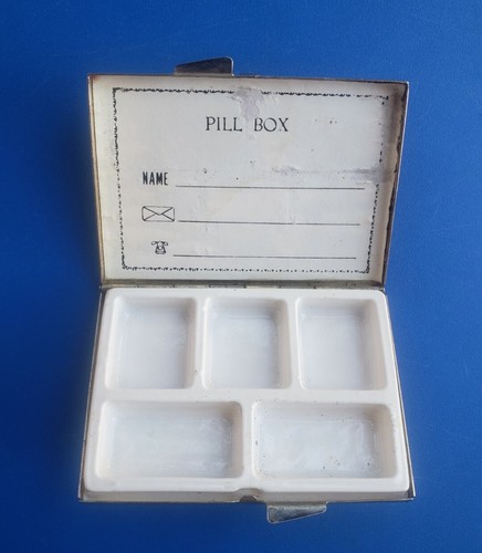 Vintage Silver Tone Victorian Theme Pill Box with 5 Compartments - Picture 3 of 4