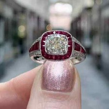 Anillo de compromiso de moissanita real y halo de rubí corte redondo de 2 quilates enchapado en oro blanco de 14 quilates