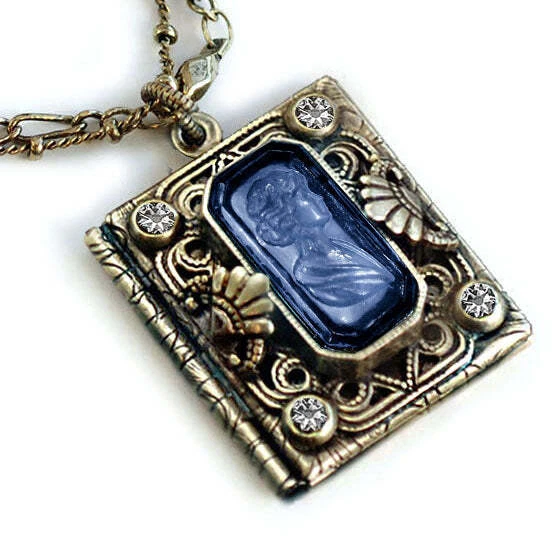 Medallón de libro de bronce con incrustaciones Foto 2 de 4