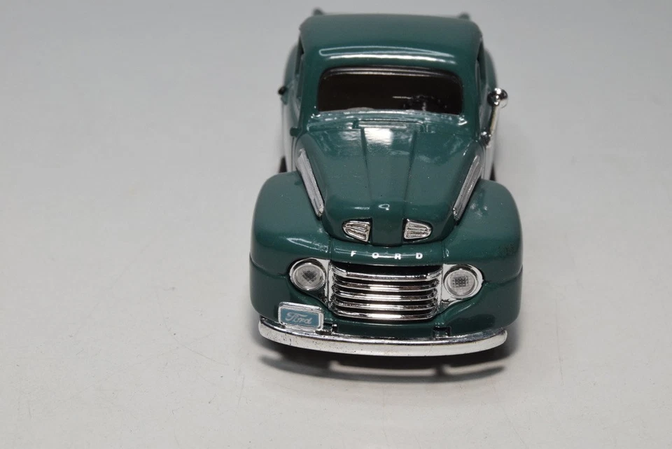 Camioneta pickup Ford F-1 F-100 firma carretera B69 1:43 verde como nueva. - Imagen 3 de 4