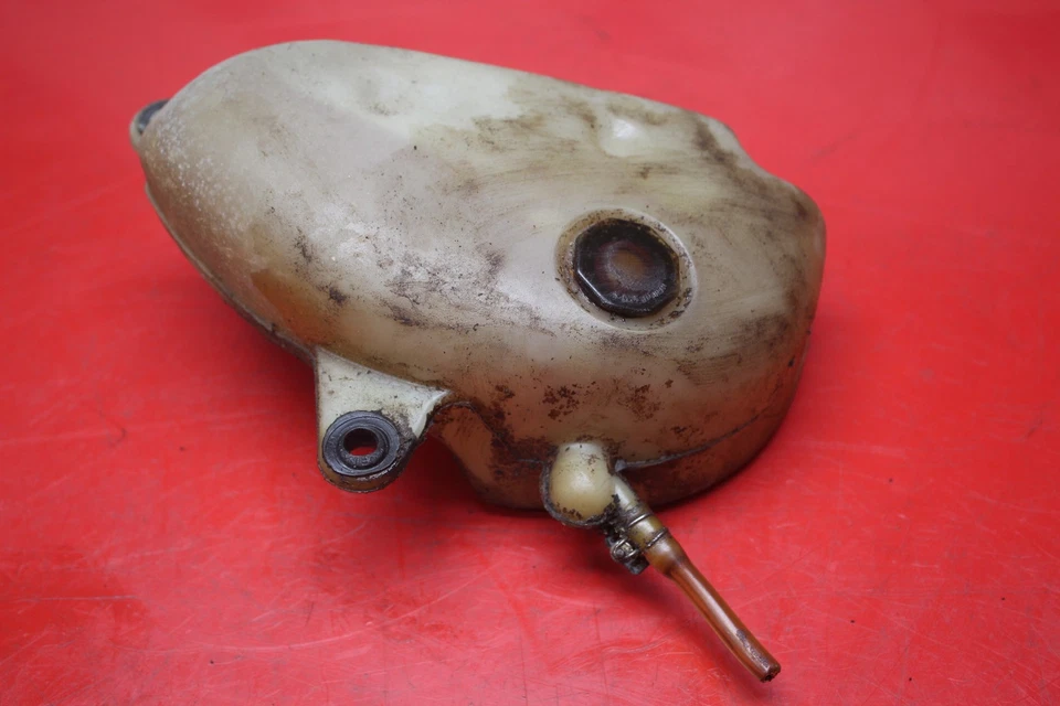 Suzuki TC100 1975 tanque de aceite del motor 44611-25300 Foto 2 de 4