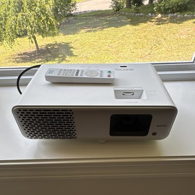BenQ HT2060 1080p Projector - White (Barely used 26 hours)
