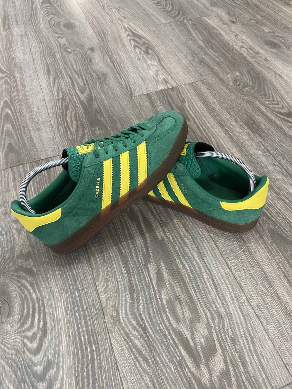 SAOLA Adidas Gazelle scarpe da ginnastica indoor verde giallo scamosciato suola gomma taglia UK 9 (EE5736)