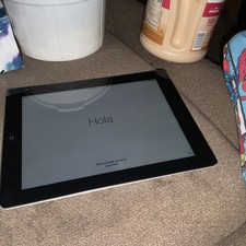   Apple iPad Lot: 4th Gen 32GB White  Original 1st Gen 64GB - Working