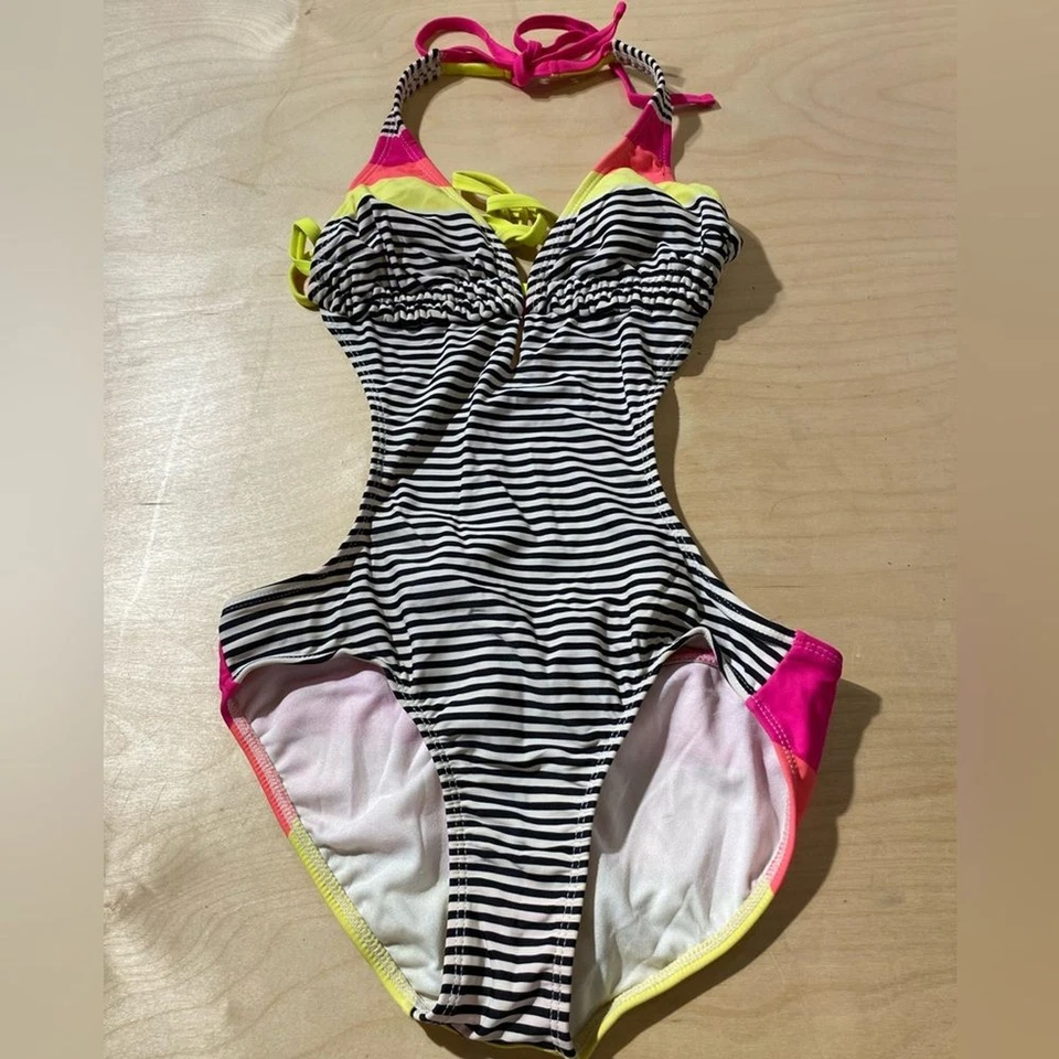Maiô OP listrado peça única com detalhes rosa e amarelo tamanho pequeno (3-5) (HE) - Imagem 2 de 4