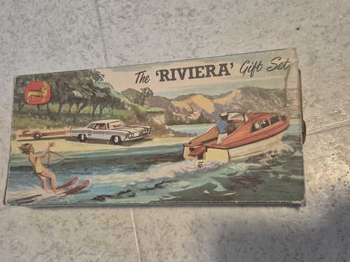 Corgi Toys 1/43 Buick The RIVIERA Gift Set No.31 w/Boat Trailer and Water Skier - Picture 11 of 12