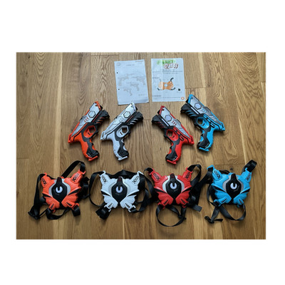Vatos Laser Tag Set mit 4 Infrarot-Pistolen, 4 Brustsensoren, 4 Waffenmodi