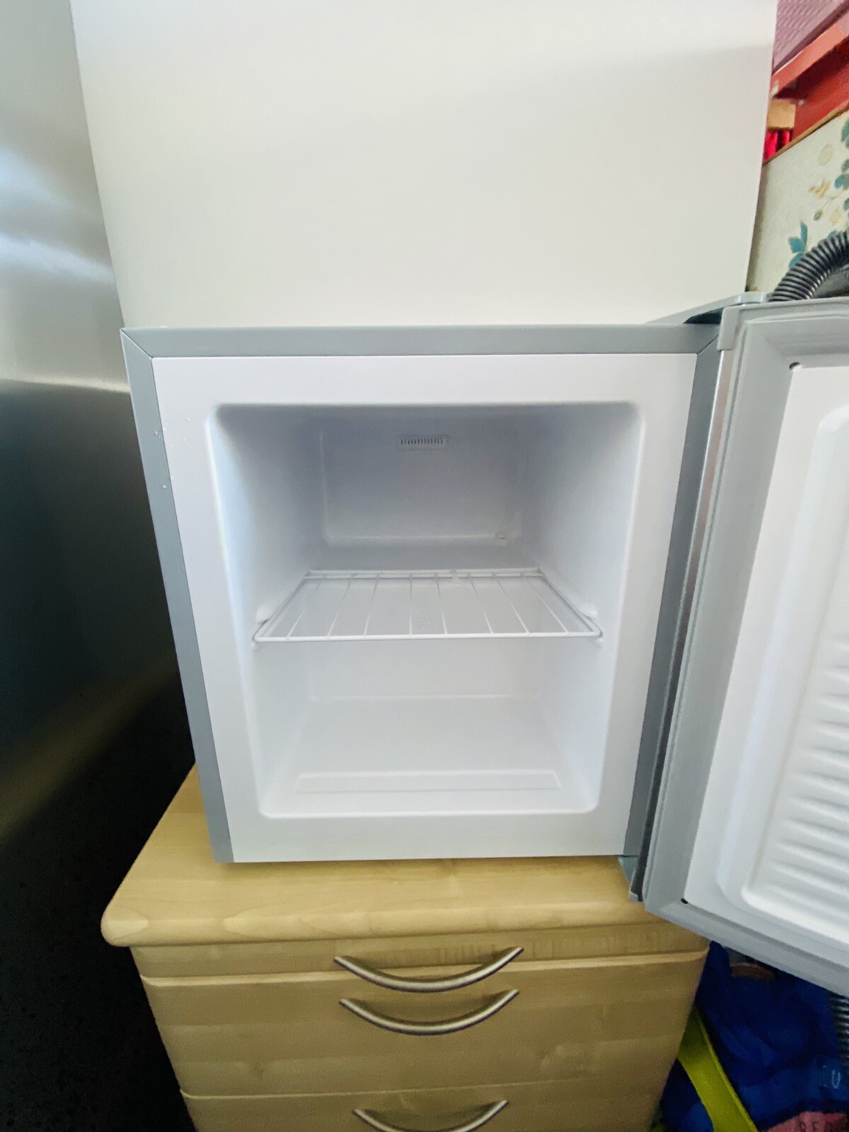 Cookology MFZ32SL Grey Silver Table Top Mini Freezer A Rated 32L B5