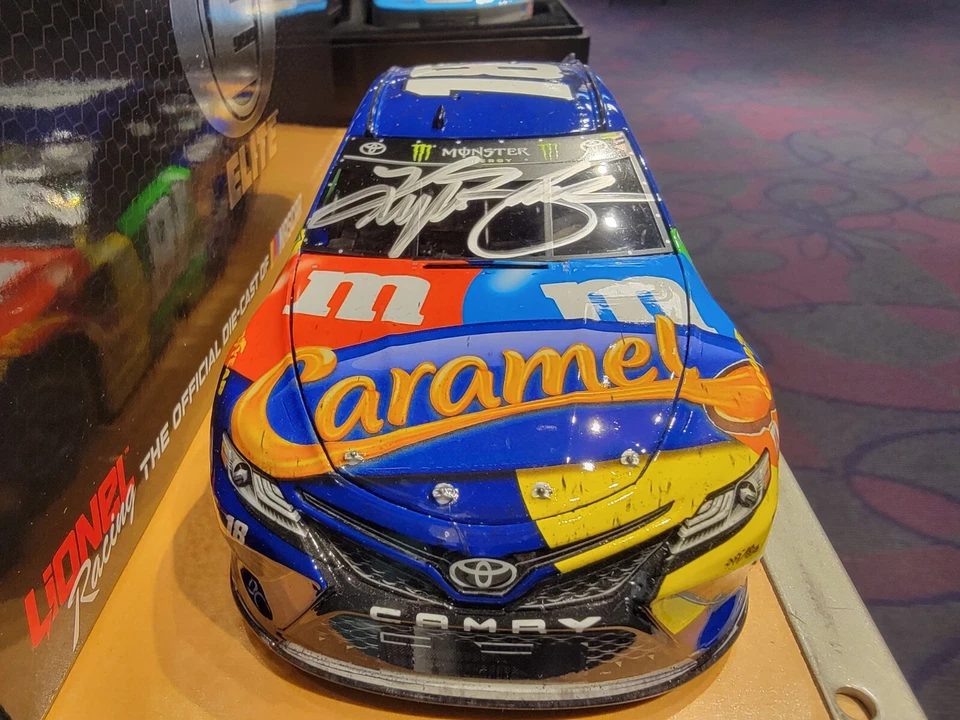 2018 autografiado Kyle Busch #18 M&M's Caramel/Pocono Raced Win 1:24th Elite  Foto 2 de 4