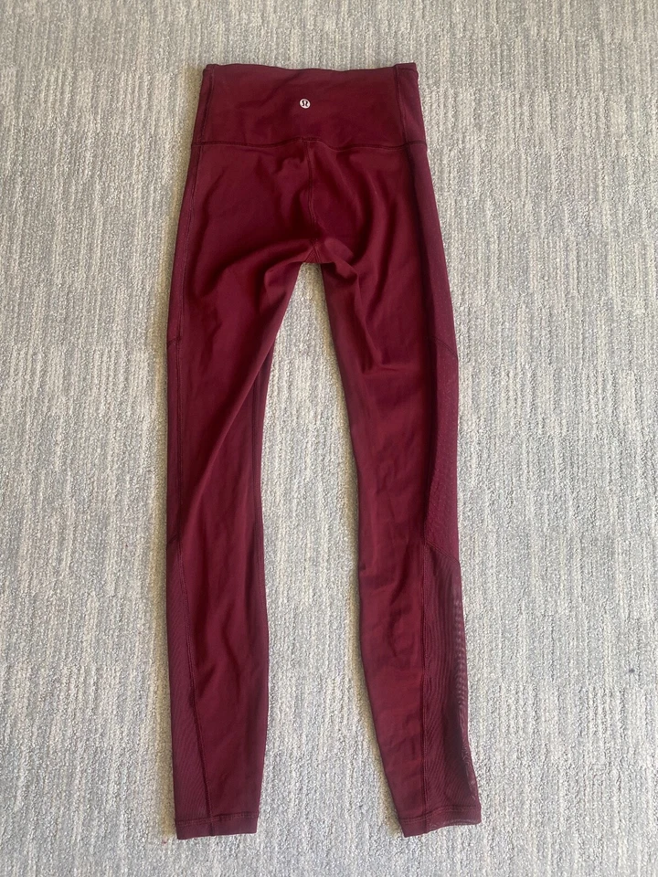 Legging Lululemon Vigorizante Tiro Alto con Lado de Malla en Rojo Merlot, 4 Foto 3 de 4