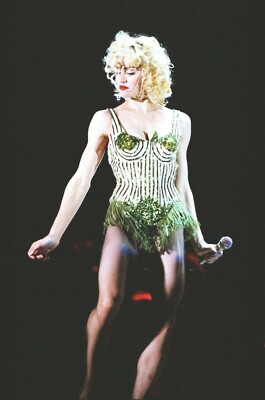 MADONNA in concert BLOND AMBITION 1990 Wembley Stadium! Set of 150