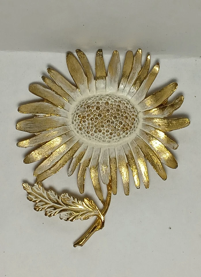 Vintage Signed HOBE Enamel Gold Tone Daisy Flower Trilogy Brooch & Earrings Set - Image 4 of 4