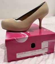 Follow Me Women’s Nude Suede Pumps Size 7 Classic Closed Toe Mid Heel