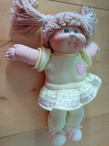 Vintage org. 1982 COLECO CABBAGE PATCH Doll W/ clothes, shoes, diaper - TAGS