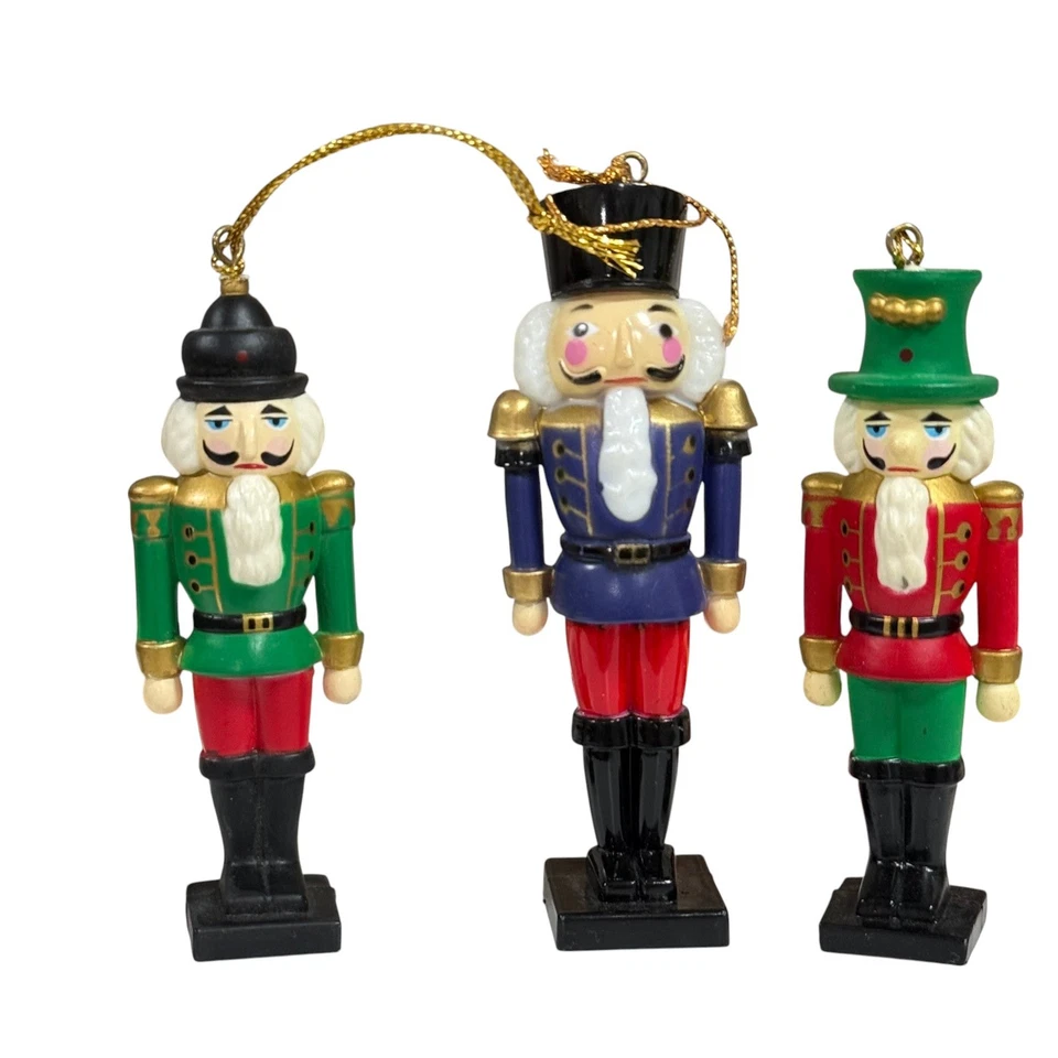 Nutcracker Lot – 11-Piece Collection, Tallest 15″ – Classic Christmas Soldiers & - Image 2 of 4