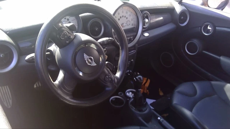 (LOCAL PICKUP ONLY) Hood Convertible John Cooper Works Fits 07-15 MINI COOPER 56 - Imagem 4 de 4