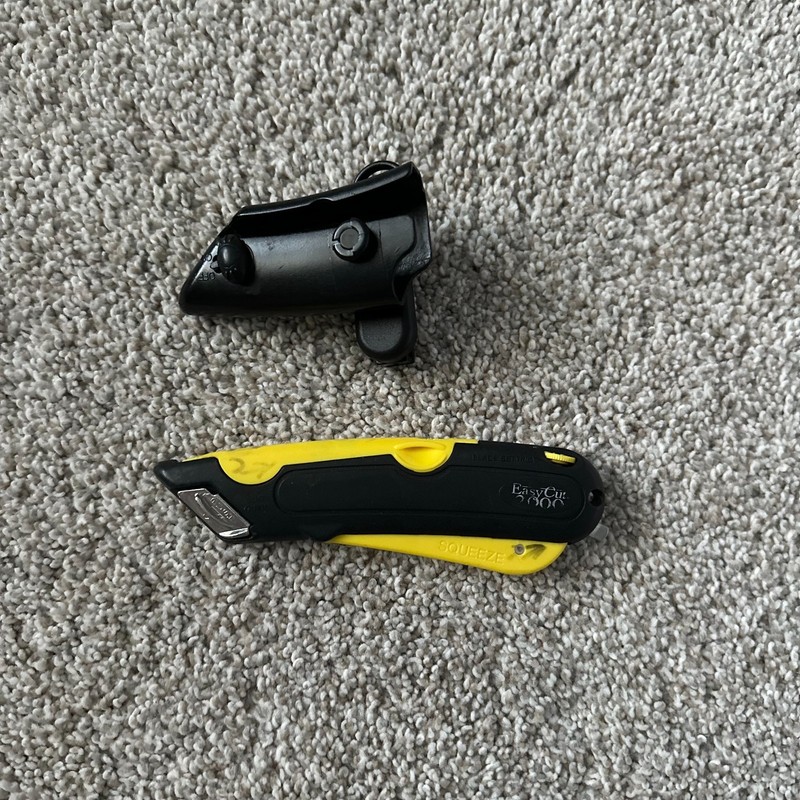 EasyCut 2000 Yellow Safety Box Cutter Utility Knife Easy Cut Tool + Holster Clip