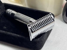 Sal’s Barbershop Style Self Lubricating Double Open Comb Safety Razor w Case