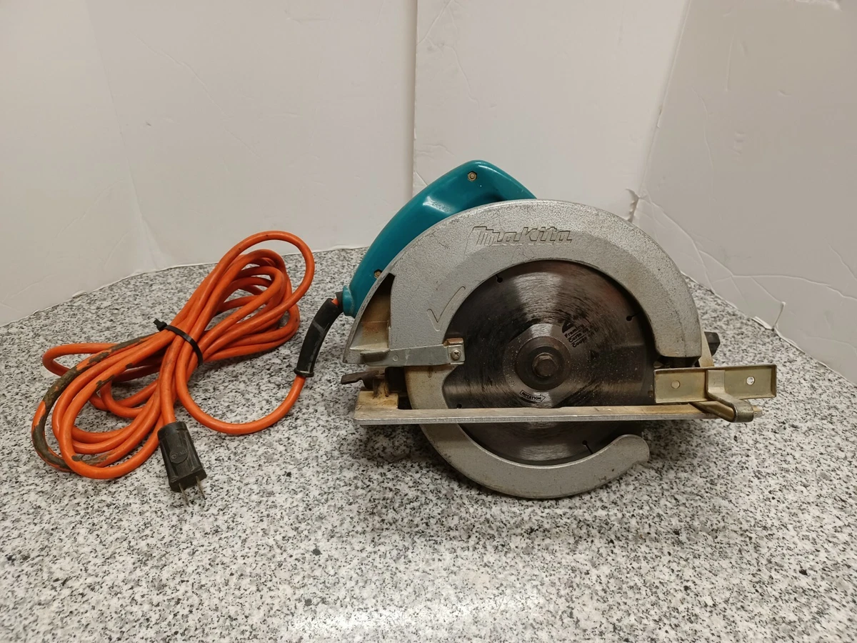 Black and Decker Circular Saw (13 Amp Corded Model) 