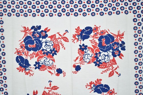 GORGEOUS Vintage 40's Red, White & Blue Floral Tablecloth, Nice Border! - Picture 2 of 5