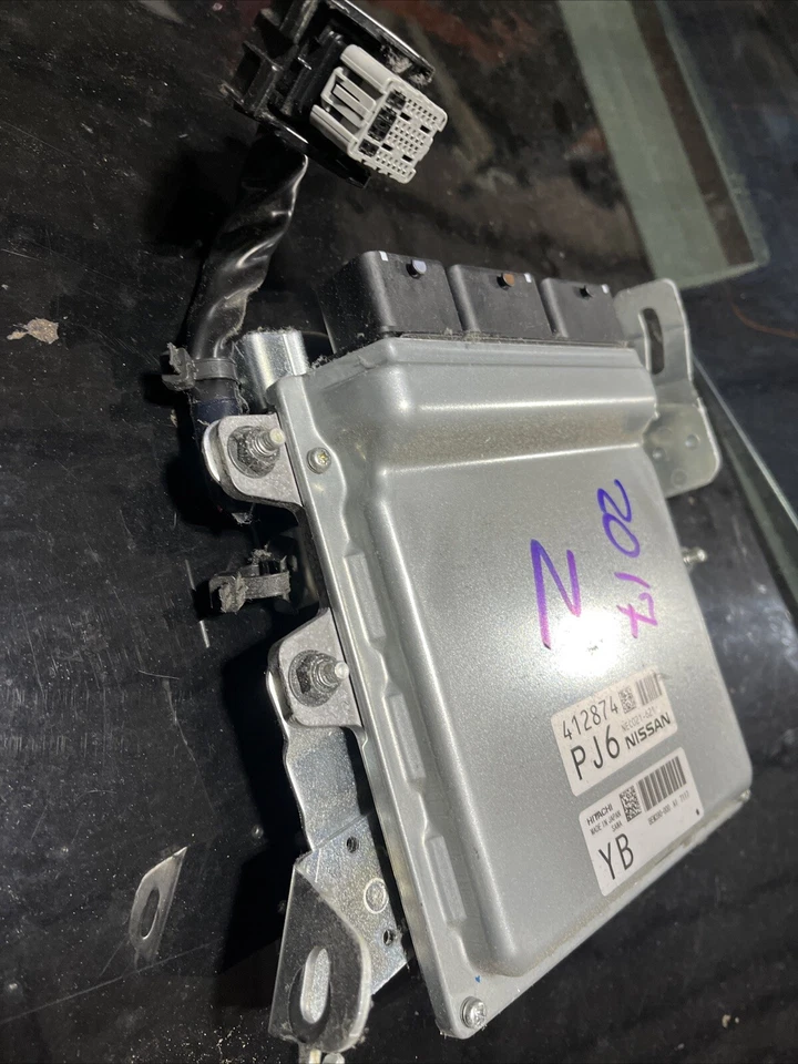 Nissan 370Z 2017 cupé unidad de módulo de control del motor 3,7 L automático ECM ECU BCM Foto 3 de 3