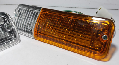 sunny  Signal Corner Turn Light Lamp LR For Nissan Datsun Sunny 210 B310