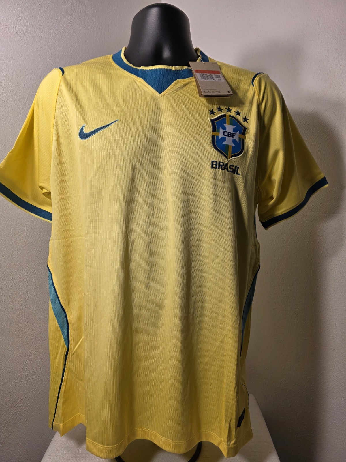 New 2026 World Cup Brazil Yellow Jersey Men's Size L Free World Cup Keychain