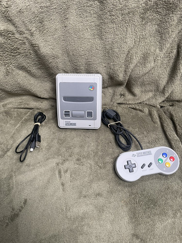 GENUINE Nintendo SNES Classic Mini Console + 20 Bonus Games - VGC - FREEFASTPOST - Picture 1 of 18