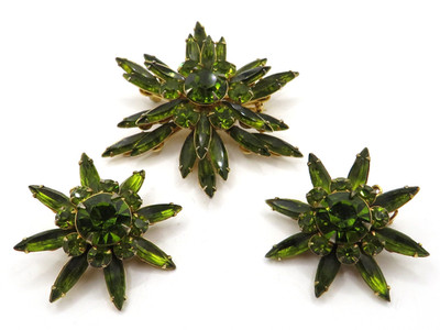 3pc SET OF VINTAGE JUDY LEE CLIP ON EARRINGS AND BROOCH w/GREEN RHINESTONES**