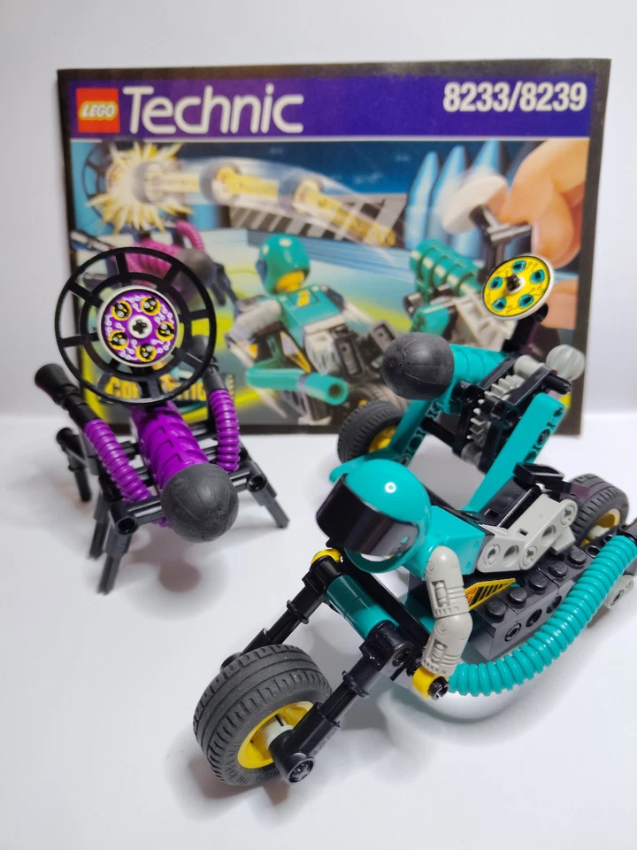 LEGO Technic 8233 Blue Thunder versus The Stinger, photo 1 sur 2